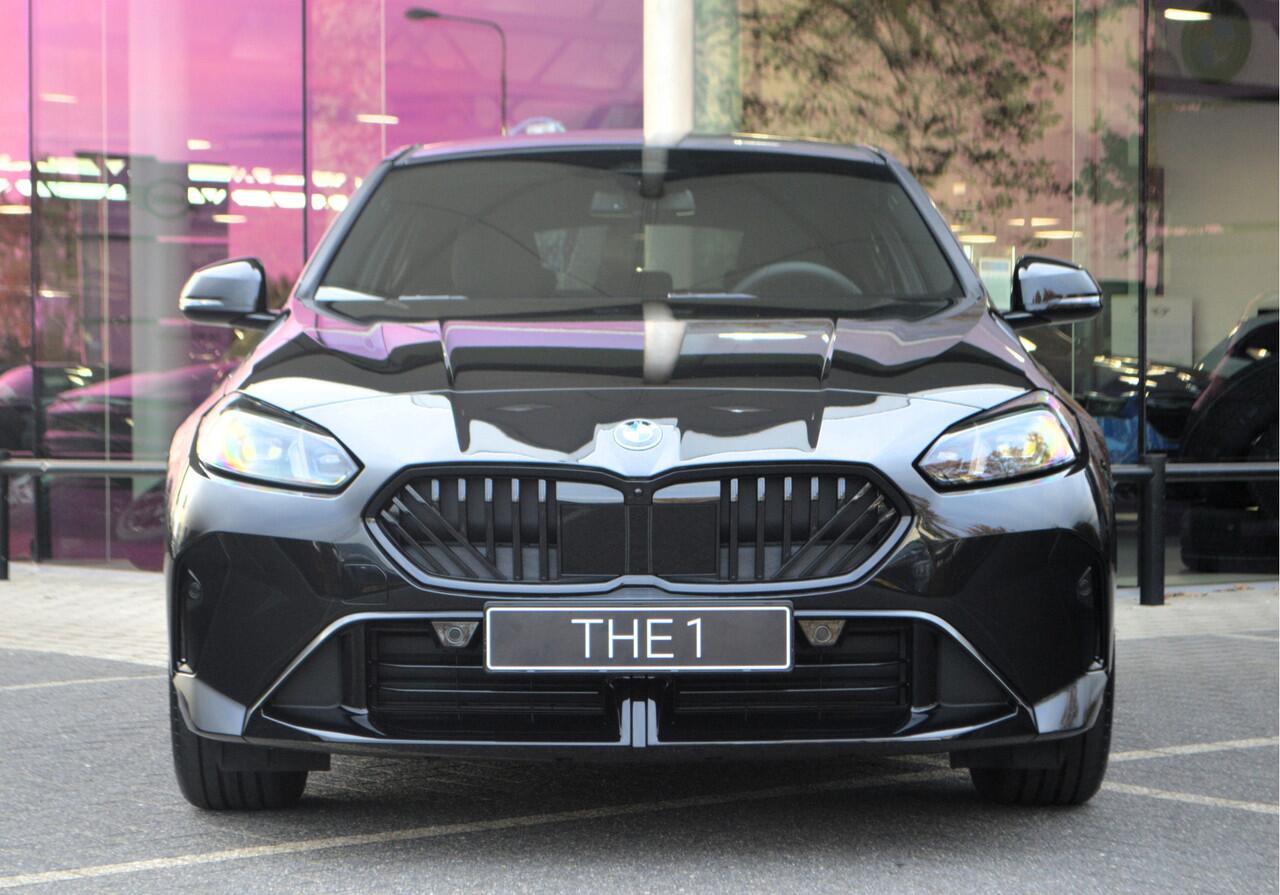 BMW 1-SERIE 120 M Sport Automaat / Sportstoelen / Achteruitrijcamera / M Adaptief onderstel / Comfort Access / Adaptieve LED / Harman-Kardon