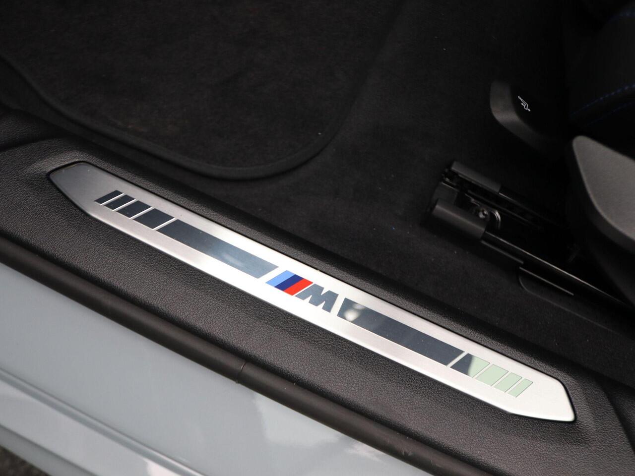 BMW 1-SERIE 120 M Sportpakket Pro | Premium Pack | Stuurwielrand Verwarmd | M Adaptief onderstel | Panoramadak | Driving Assistant | Harman Kardon | 19'' | Ekris Selection