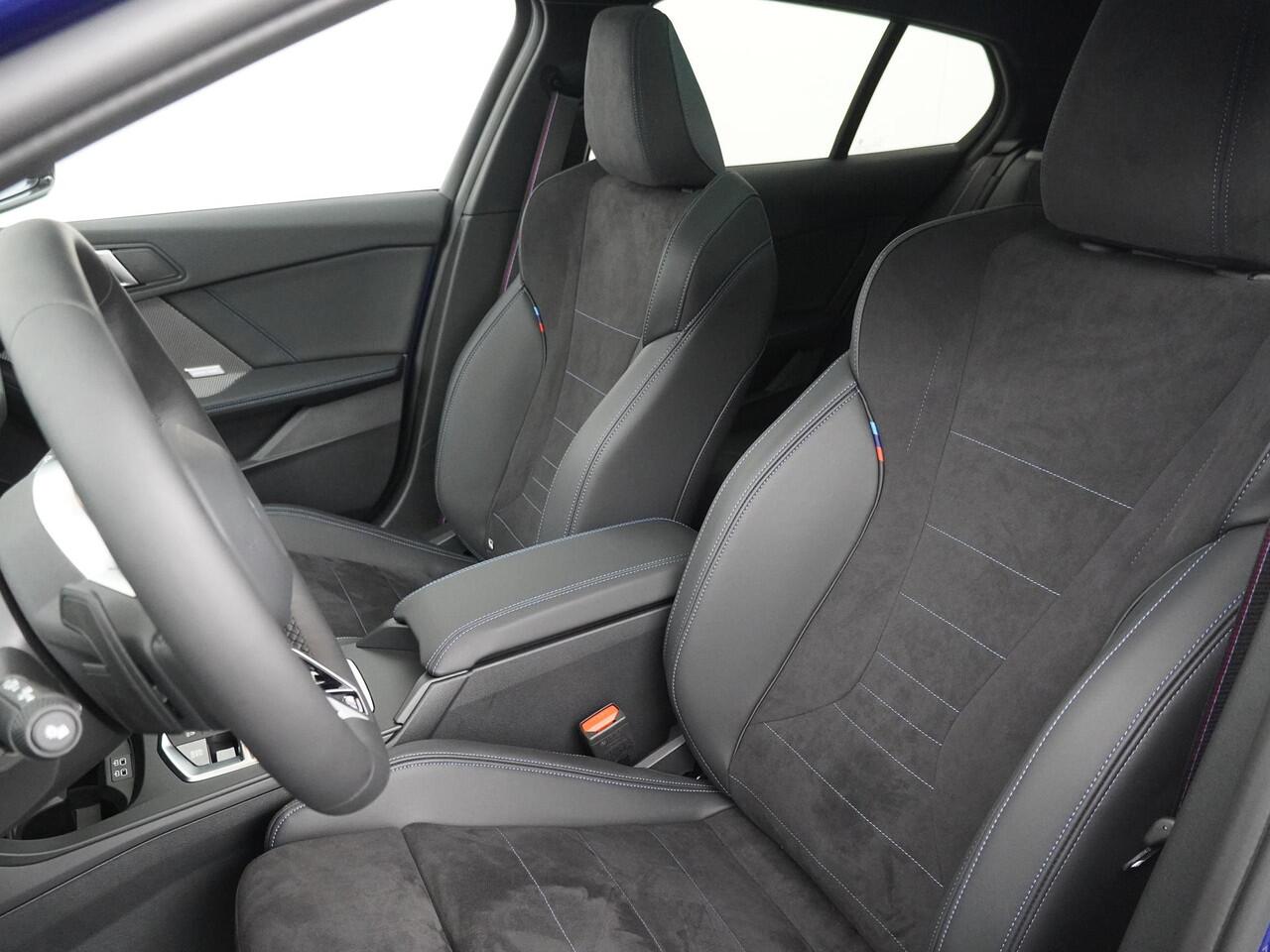 BMW 1-SERIE 120 M-Sport Pro | Panoramadak | Harman Kardon | Adaptive Cruise | Comfort Access |