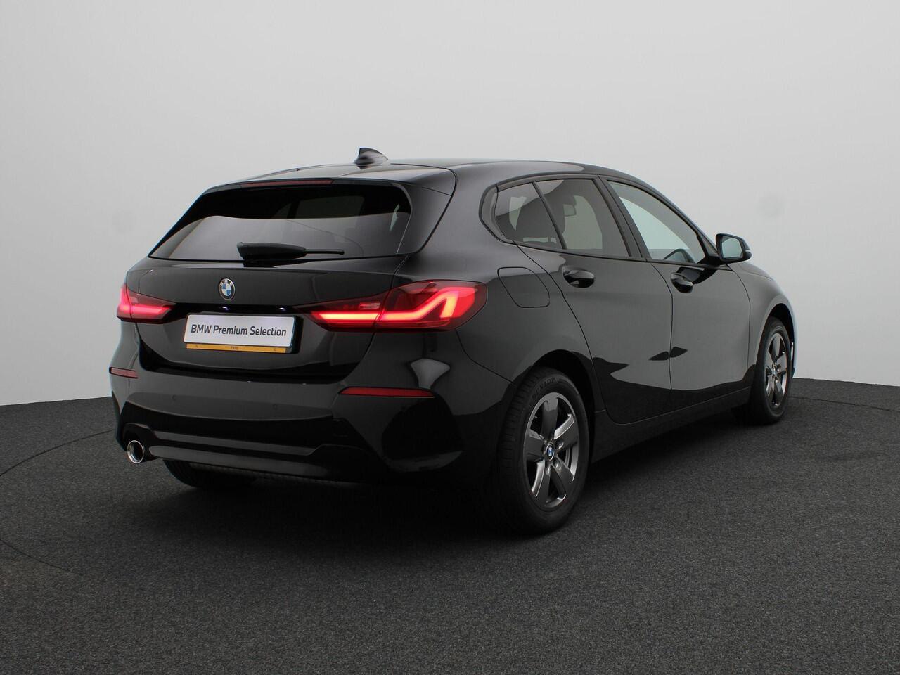 BMW 1-SERIE 5-deurs 118i Executive Edition | PDC | 16"