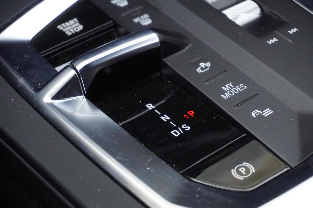 BMW 1-SERIE 120 M Sportpakket | Alarmsysteem klasse 3 | Comfort Access | Elektrisch verstelbare stoelen | Driving Assistant | Parking Assistant Plus | BMW Head-Up Display