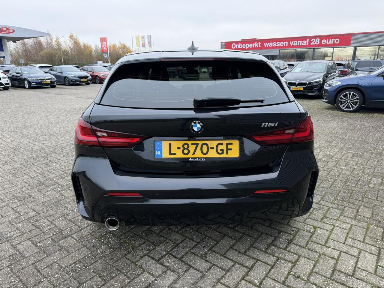 BMW 1-SERIE 118i Automaat M Sport Leer Carplay Cruise Control Adaptieve LED BTW Auto