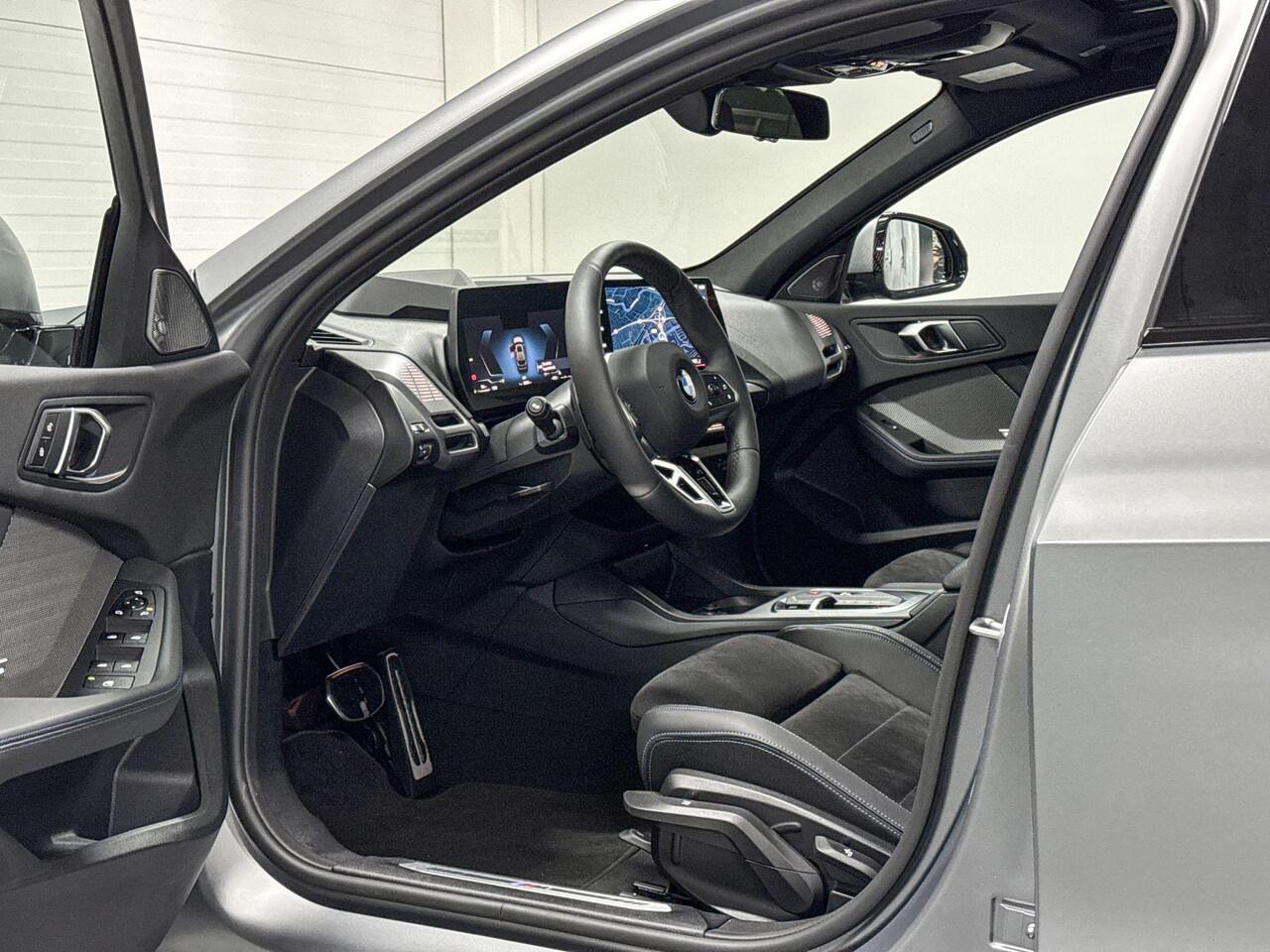 BMW 1-SERIE 120 | M-Sport Pro | Innovation Pack | Driving Assistant | Parking Assistant Plus | Harman/Kardon | Panoramadak | Comfort Access