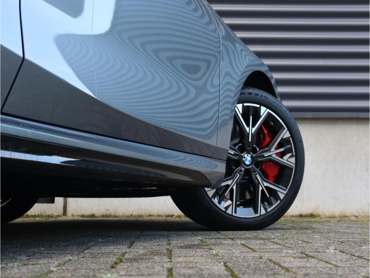 BMW 1-SERIE 5-deurs 120 | M Sportpakket Pro | Premium Pack | Panodak | Getint Glas | Comfort Access | Verwarmd Stuurwiel | Camera | 18'' LMV