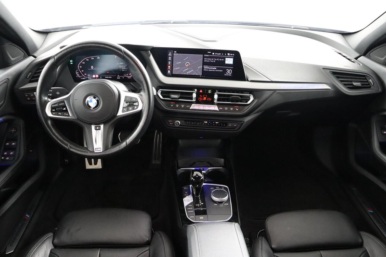 BMW 1-SERIE 118i Executive | Individual kleur | Panoramadak