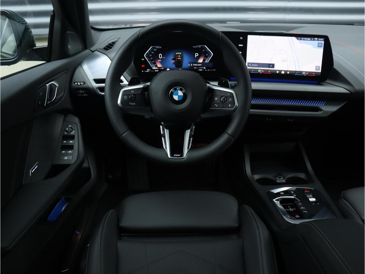 BMW 1-SERIE 120 | M Sportpakket Pro | Panodak | Harman Kardon | Comfort Access | Elektr. Achterklep | M Performance | Individual | 19'' LMV