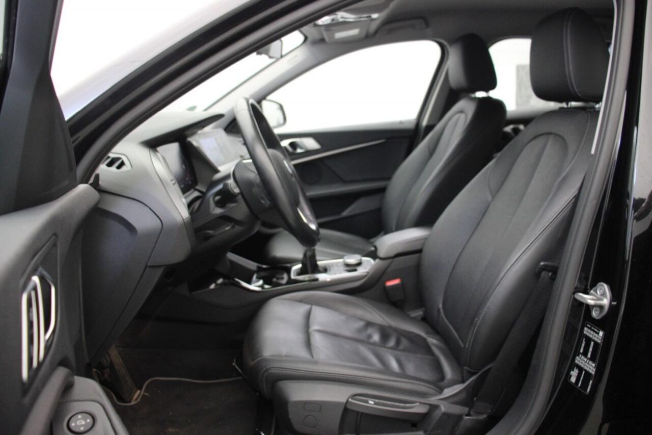 BMW 1-SERIE 118i Business Edition - Carplay, Camera, Leer, Cruise