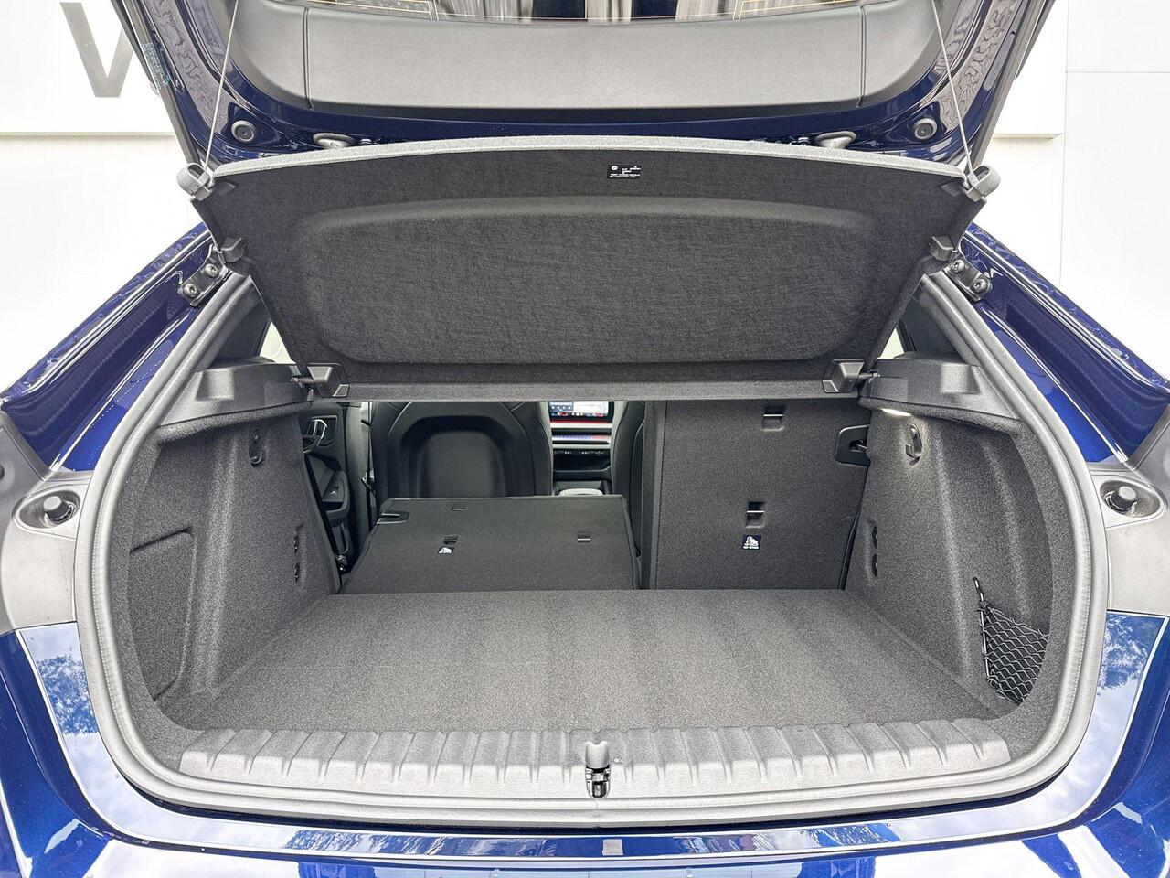 BMW 1-SERIE 123 xDrive | M Sport Pro | Premium Pack | Elektrisch Glazen Panoramadak | Harman Kardon