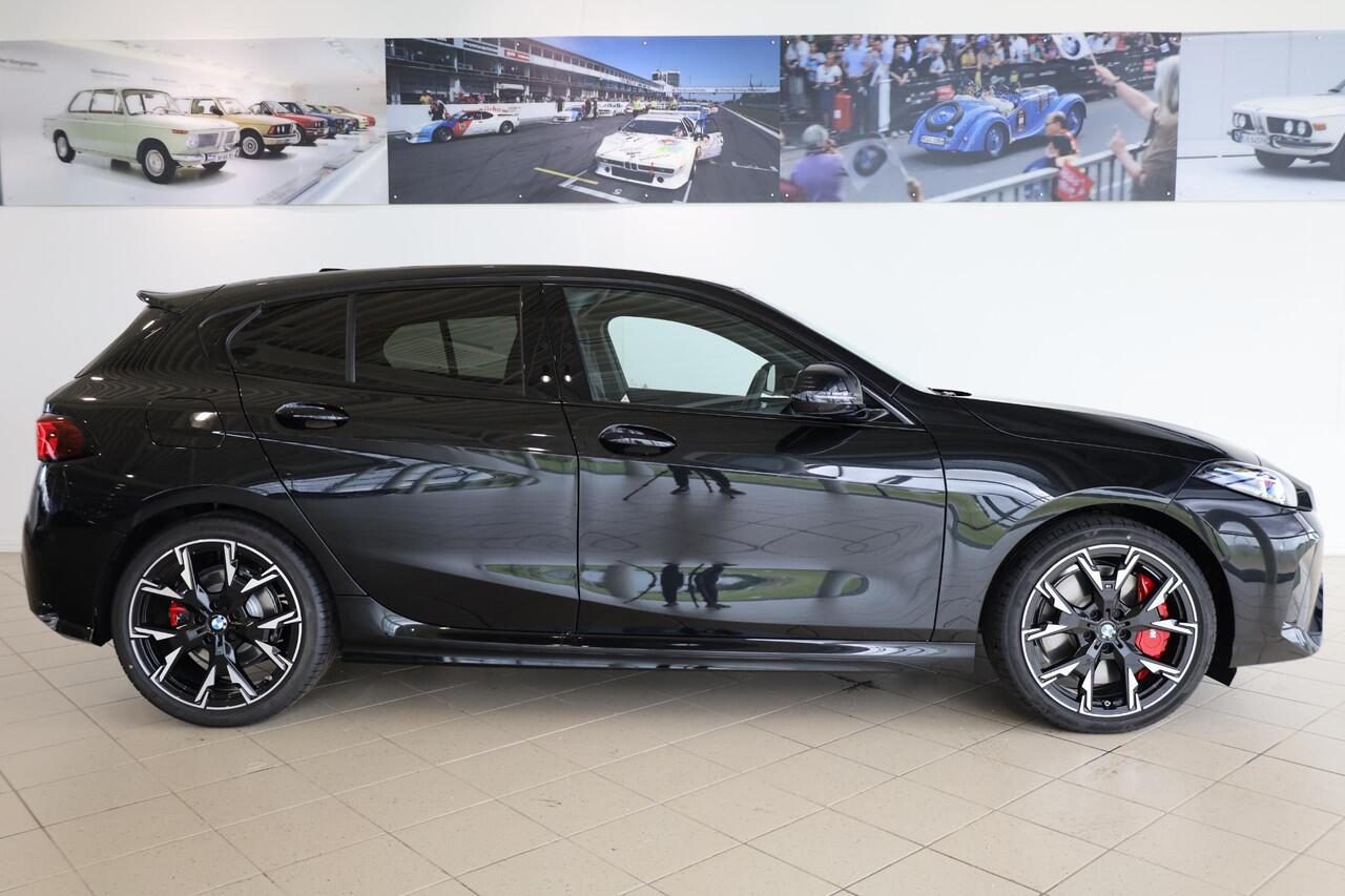 BMW 1-SERIE 120 M Sportpakket Pro | Alcantara | Head-Up | Harman Kardon | 360 camera | Iconic Glow | Dodehoekdetectie | Stoelverwarming | Comfort Access