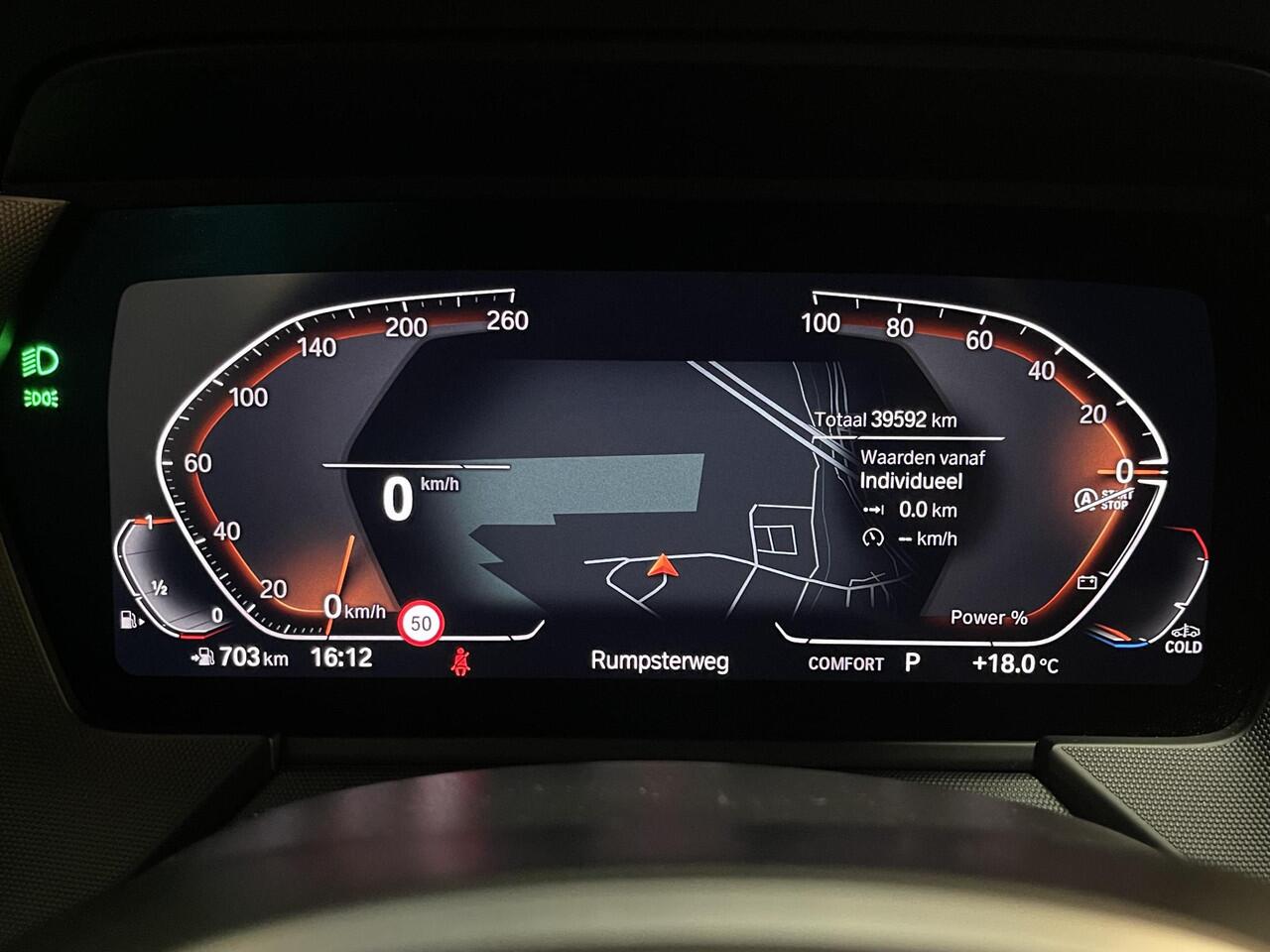 BMW 1-SERIE 118i M Sport 17"/Sportstoelen/Sfeerverlichting/LED/Stoelverwarming/PDC v+a/Apple Carplay & Android Auto