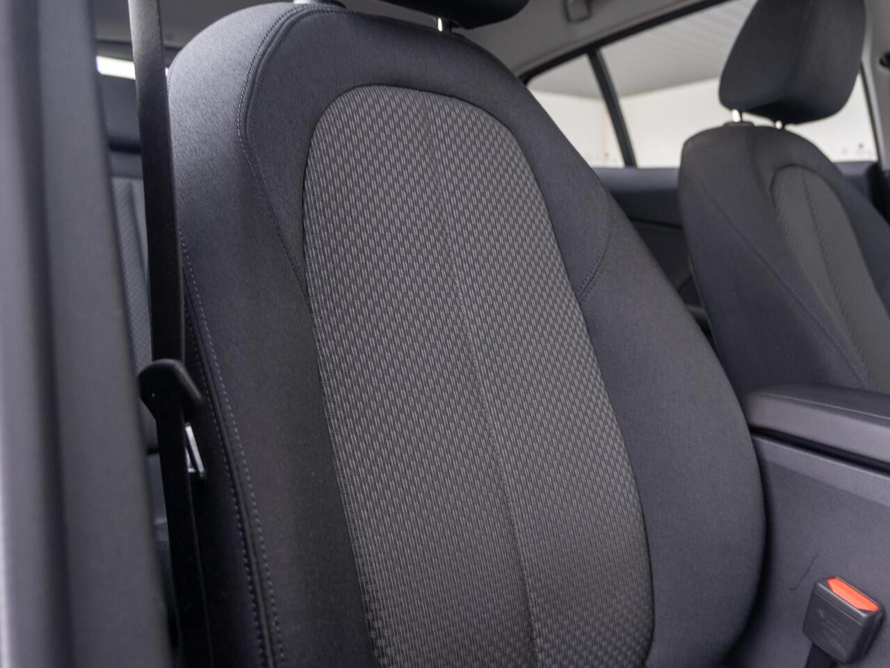 BMW 1-SERIE 118i | Executive | Cruise Control | PDC | Trekhaak