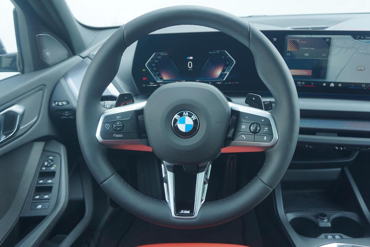 BMW 1-SERIE 5-deurs 120 M Sportpakket Pro 19'' / Harman Kardon / Panoramadak / Comfort Acces