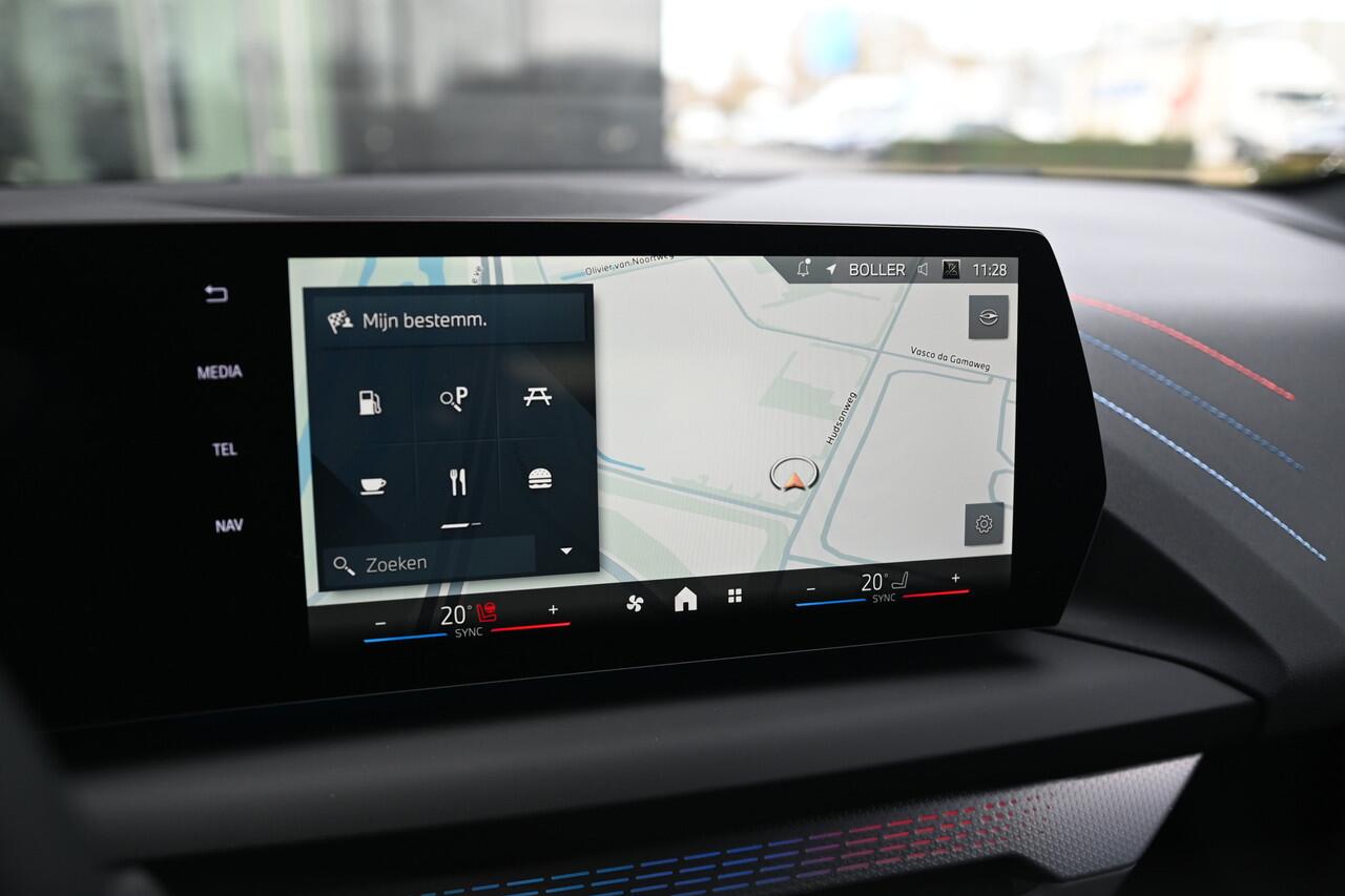 BMW 1-SERIE 120 M Sport Automaat / Sportstoelen / M Adaptief onderstel / Parking Assistant / Harman-Kardon / Stuurverwarming