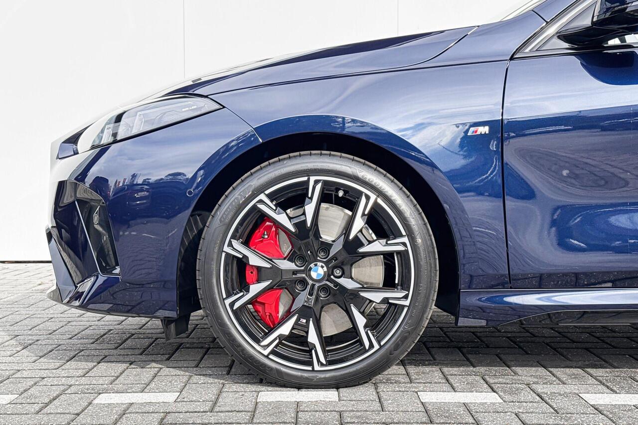 BMW 1-SERIE 123 xDrive | M Sport Pro | Premium Pack | Elektrisch Glazen Panoramadak | Harman Kardon