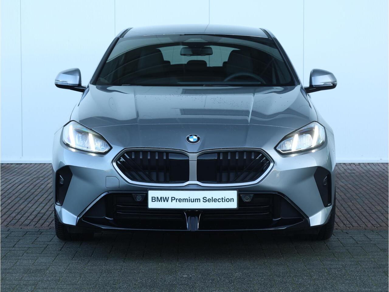 BMW 1-SERIE 120 M Sport Design Edition M Sportpakket/ Stuurwielrand verwarmd/ Achteruitrijcamera/ Getint Glas/ Sportstoelen/ Driving Assistant