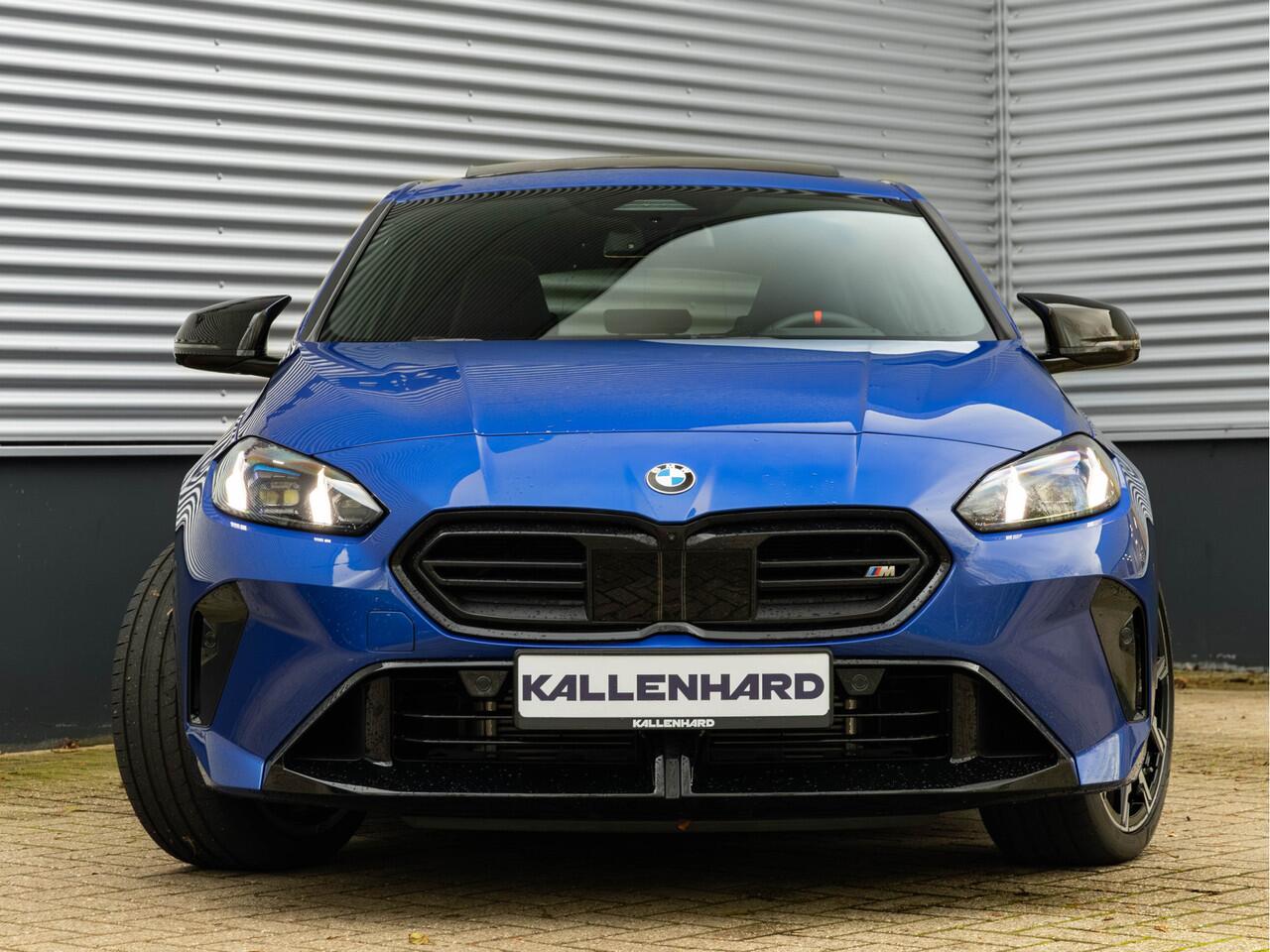 BMW 1-SERIE M135 xDrive - Pano - Memoryzetels - ACC - Stuurwiel Verwarmd - Head-up