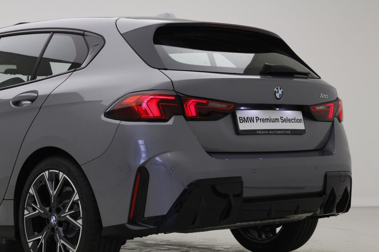 BMW 1-SERIE 120 M-Sport | Panorama | Stoelverwarming | Harman Kardon Premium Pack | BSI 3jr - 40.000 km | Nu voor 37.895,-