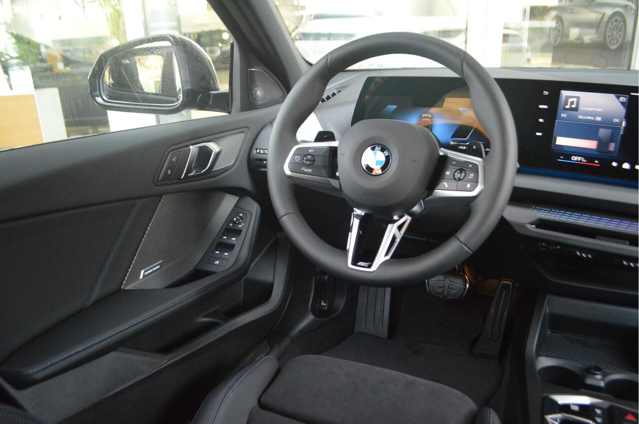 BMW 1-SERIE 120 M Sport Automaat / Sportstoelen / Achteruitrijcamera / M Adaptief onderstel / Comfort Access / Adaptieve LED / Harman-Kardon