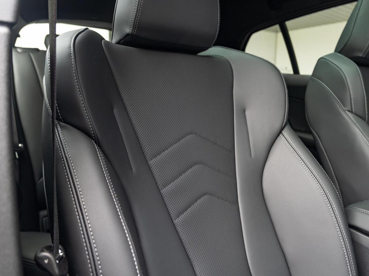 BMW 1-SERIE 120 | M Sportpakket Pro | Premium Pack | Harman-Kardon | Verwarmd Stuurwiel | Comfort Access | Achteruitrijcamera | Panoramadak