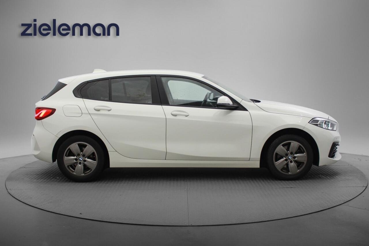 BMW 1-SERIE 118i Business Edition - Carplay, Digitaal Cockpit, Trekhaak