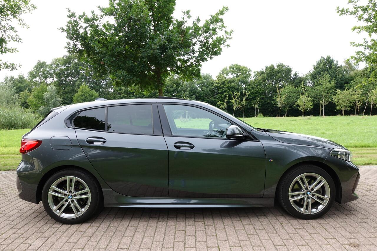 BMW 1-SERIE 118i High Executive M-Sport | Panodak | Stoelverw. | LED | DAB | Camera | BTW |