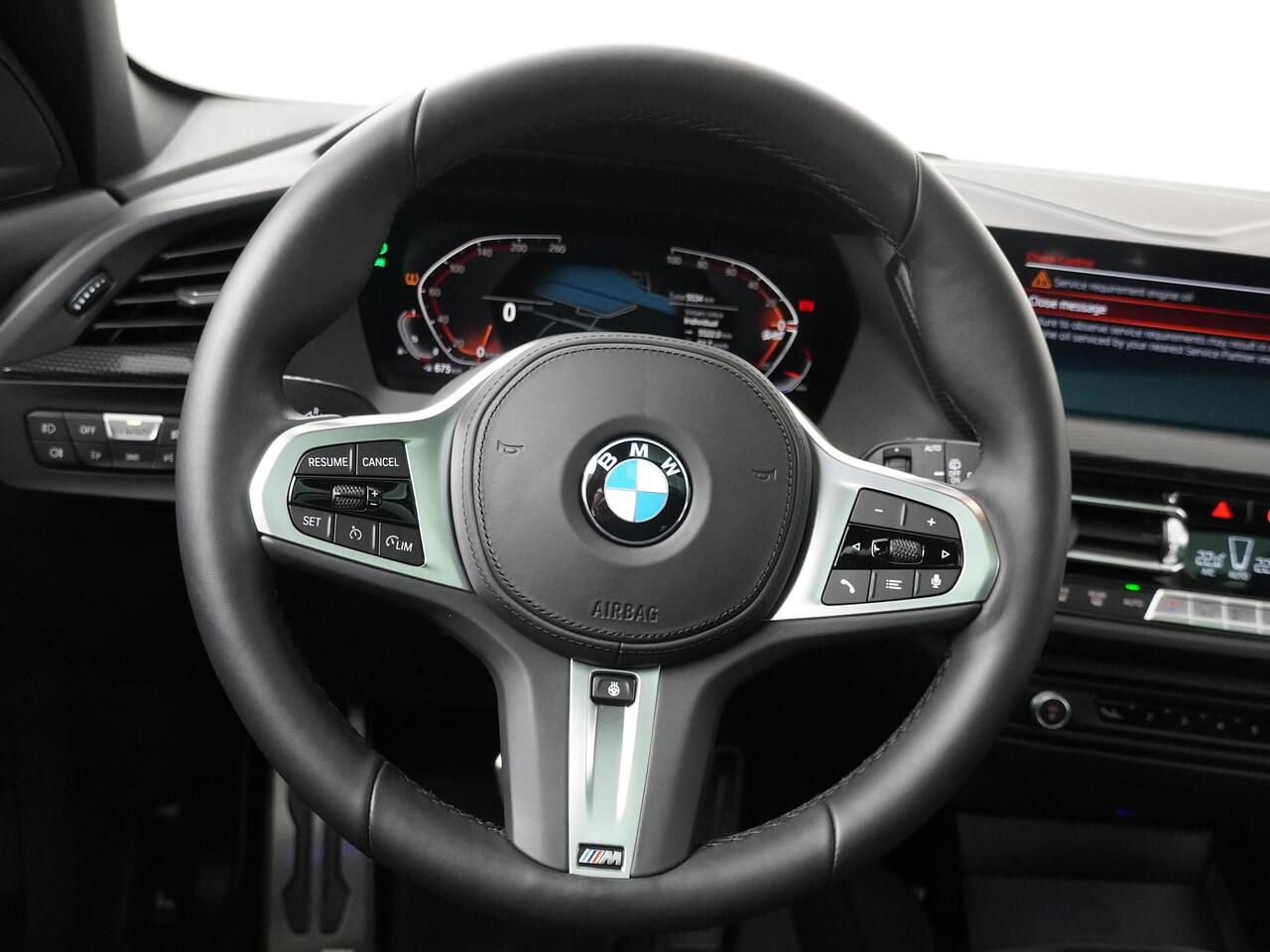BMW 1-SERIE 118i Executive M-sportpakket | Panoramadak | HiFi | Stuurverwarming |