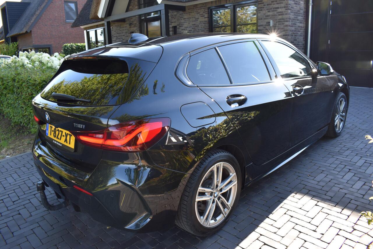 BMW 1-SERIE 118i High Executive M SPORT NIEUWST!