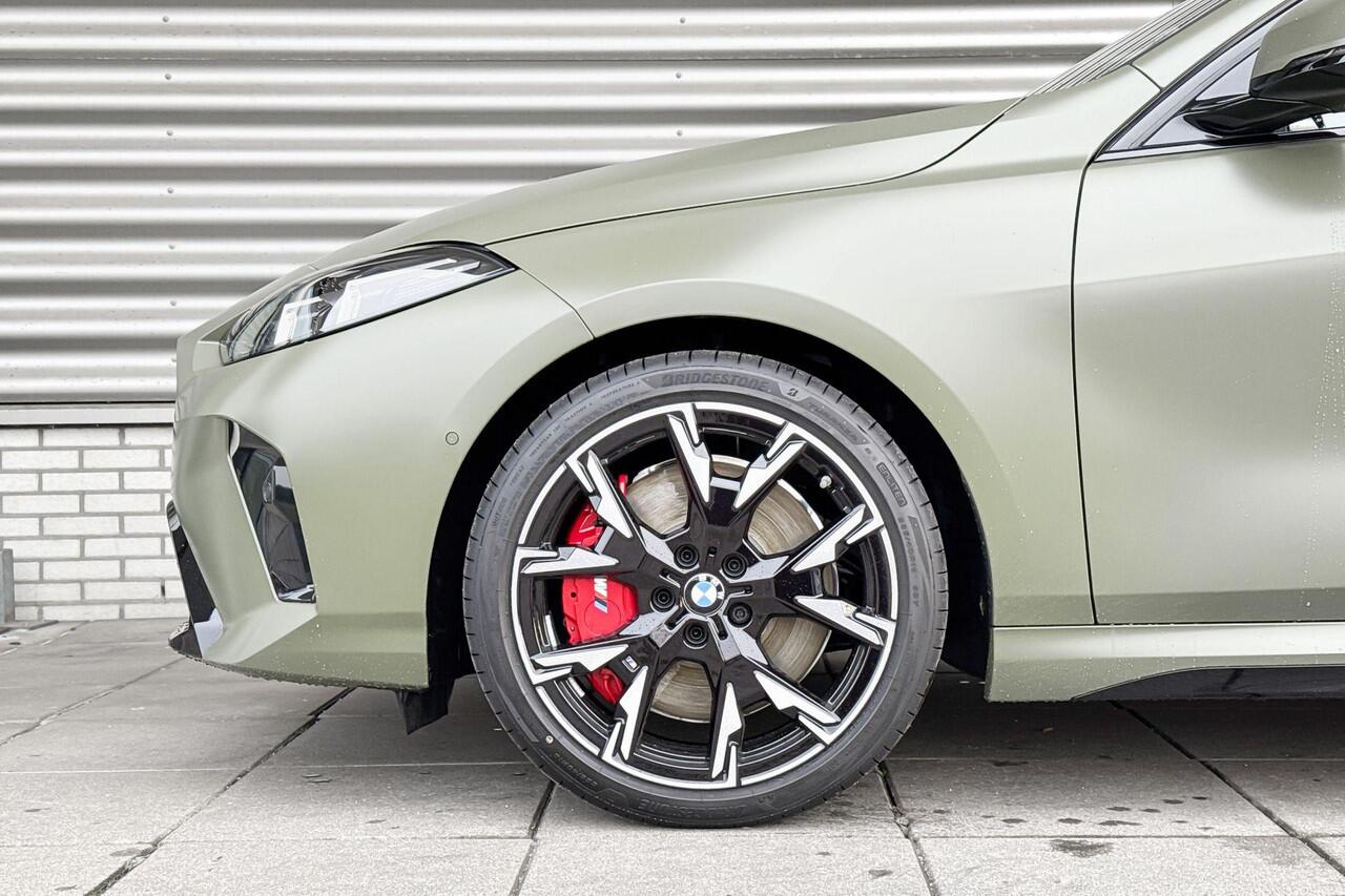 BMW 1-SERIE 120 M Sportpakket Pro / Innovation Pack / Harman Kardon / Glazen panoramadak / Stuur verwarmd