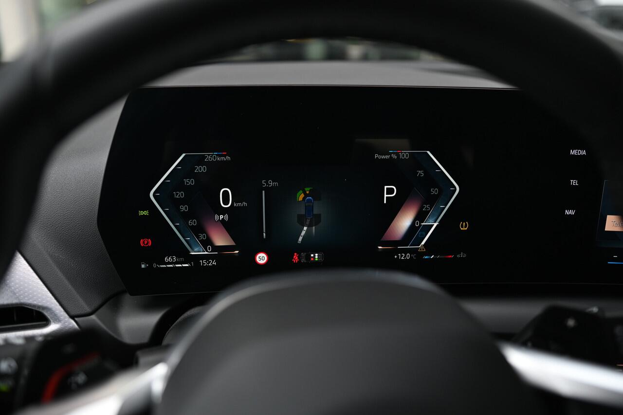 BMW 1-SERIE 120 M Sport Automaat / Sportstoelen / Achteruitrijcamera / M Adaptief onderstel / Adaptieve LED / Stoelverwarming