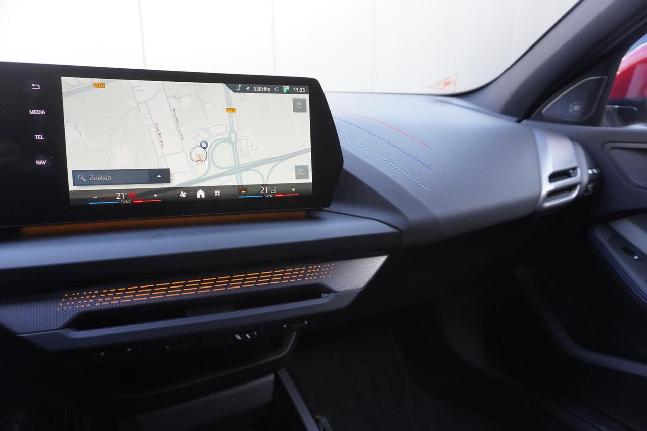 BMW 1-SERIE 120 M Sportpakket | Stuurwielrand verwarmd | Harman-Kardon sound system | BMW Head-Up Display | Parking Assistant Plus | Extra getint glas in achterportierruiten en achterruit