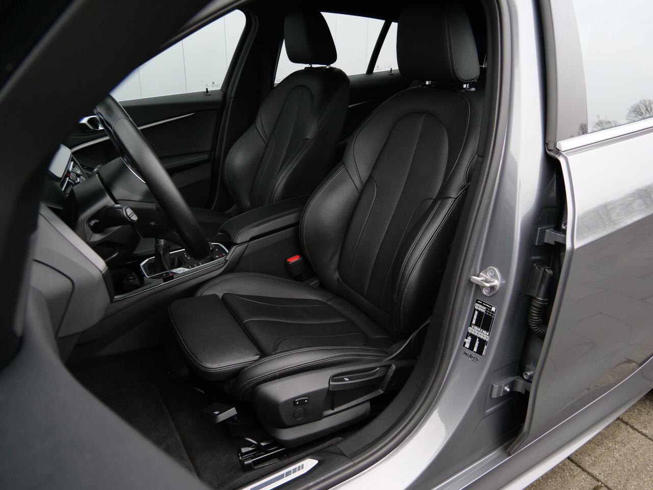 BMW 1-SERIE 116i Business Edition Plus 109 Pk Navigatie / Apple Carplay / Camera / Leer / DAB