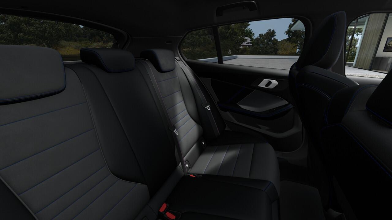 BMW 1-SERIE 120 High Executive M Sport Automaat / Sportstoelen / Head-Up / Parking Assistant Plus / M Adaptief onderstel / Comfort Access / Stoelverwarming