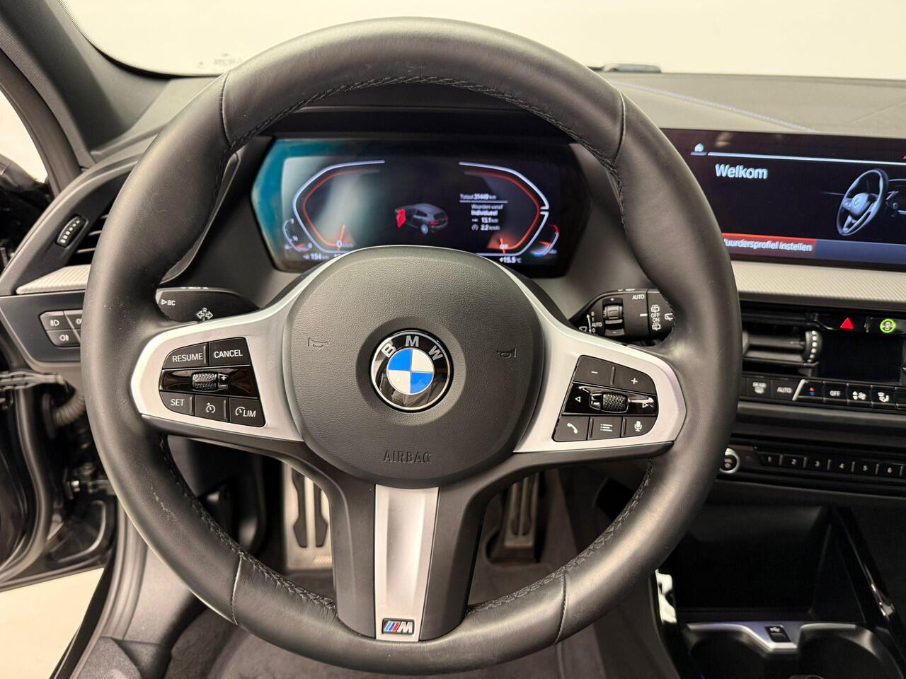 BMW 1-SERIE 5-deurs 118i | M-Sportpakket | LED | Navigatie | Sportstoelen | Sportonderstel | DAB | Alu 17 inch