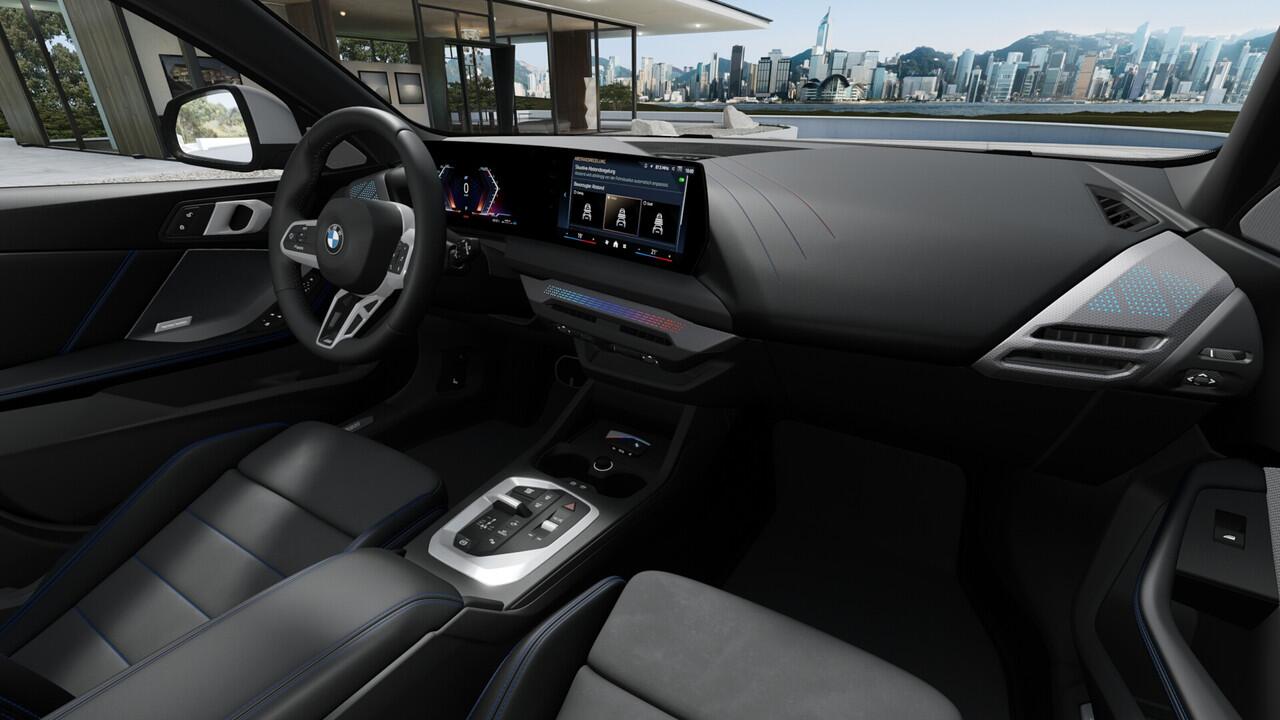 BMW 1-SERIE 120 M Sport Automaat / Panoramadak / Sportstoelen / Achteruitrijcamera / Adaptieve LED / M Adaptief onderstel / Parking Assistant / Stoelverwarming