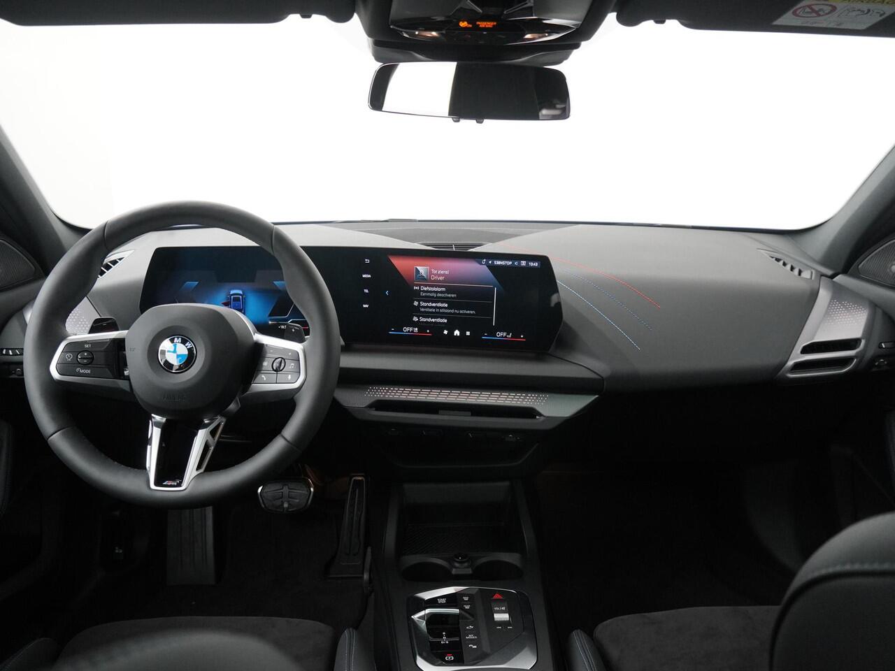 BMW 1-SERIE 120 M-Sport Pro | Panoramadak | Harman Kardon | Adaptive Cruise | Comfort Access |
