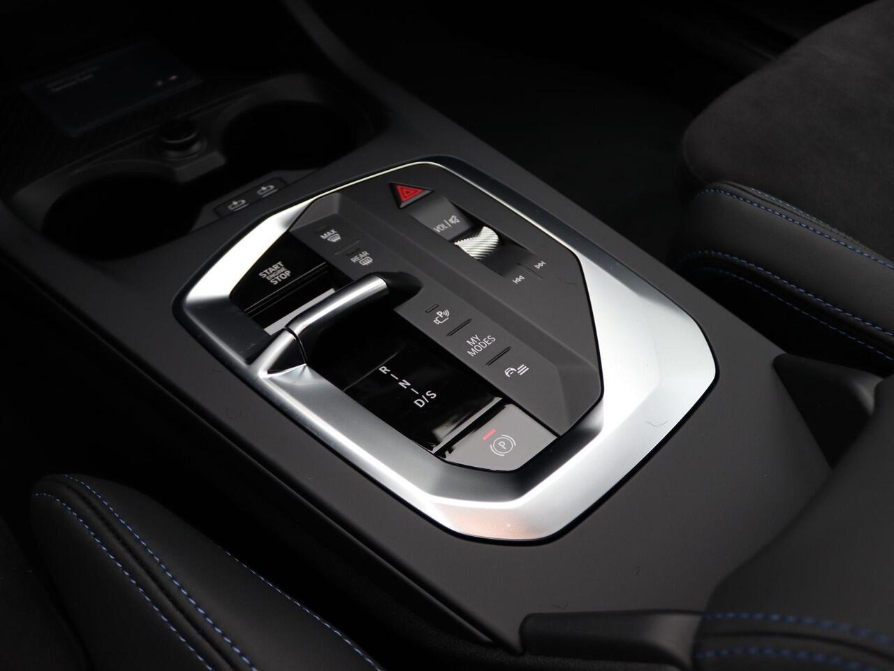 BMW 1-SERIE 120 M Sportpakket | Premium Pack | Stuurwielrand Verwarmd | Comfort Access | Driving Assistant | 18''