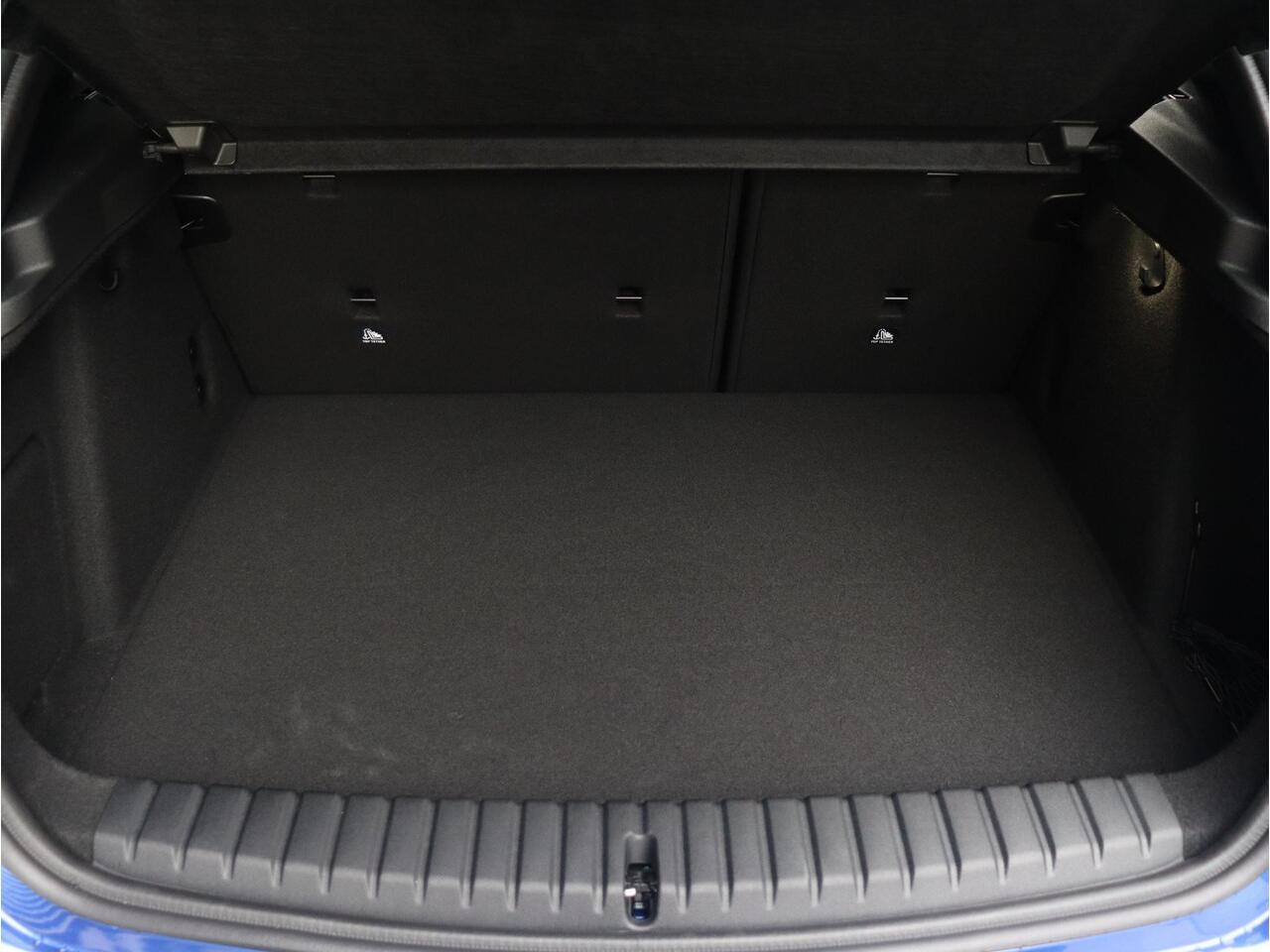 BMW 1-SERIE 5-deurs 120 | M Sportpakket Pro | Premium Pack | Panodak | Harman Kardon | Driving Assistant Plus | Elektr. Achterklep | Comfort Access | 19'' LMV