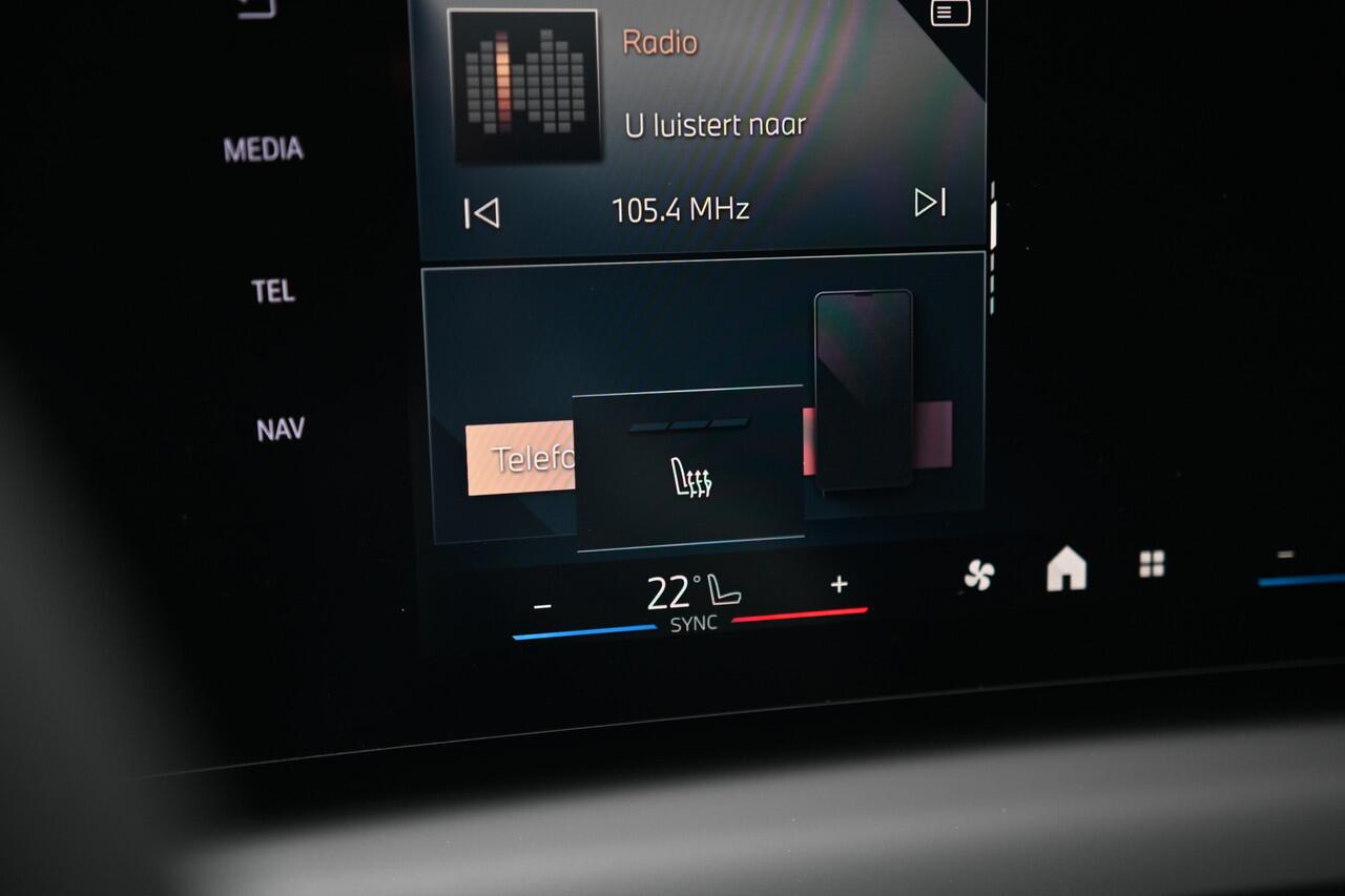 BMW 1-SERIE 120 M Sport Automaat / Sportstoelen / Achteruitrijcamera / M Adaptief onderstel / Parking Assistant / Stoelverwarming