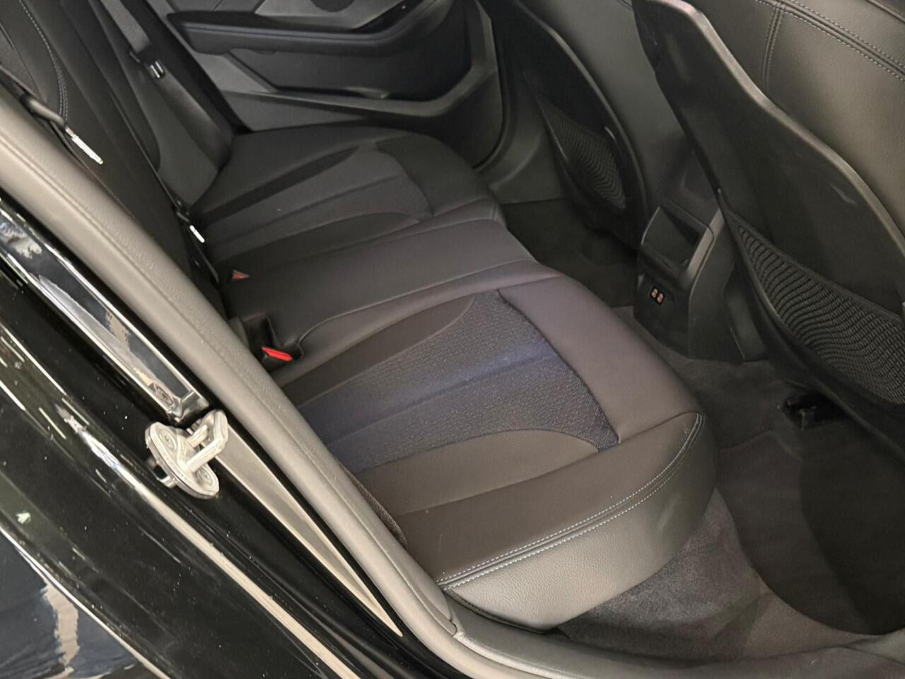 BMW 1-SERIE 118i Automaat M Sport Led Navi Clima 18Inch! Nieuwe Staat!