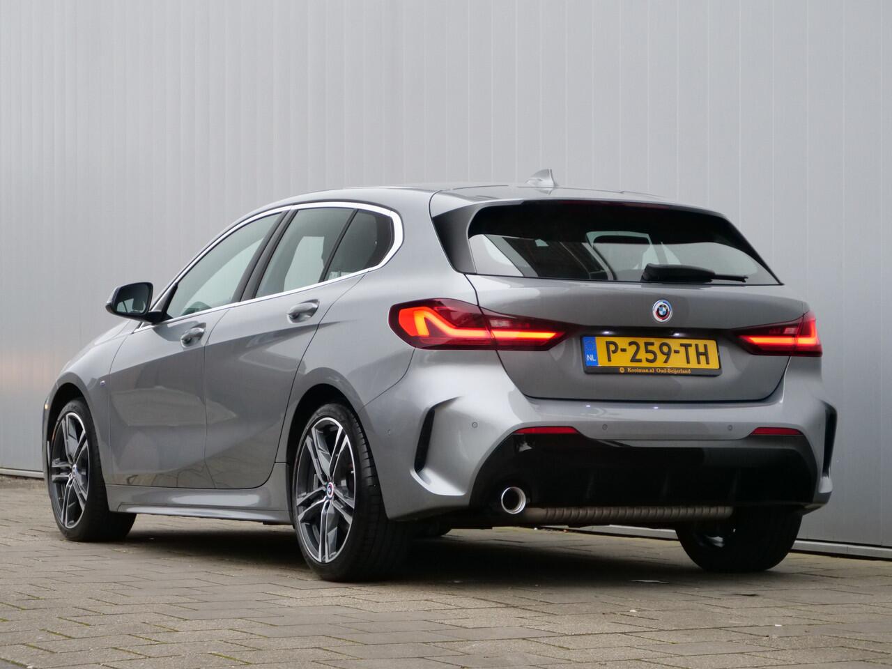 BMW 1-SERIE 116i Business Edition Plus 109 Pk Navigatie / Apple Carplay / Camera / Leer / DAB