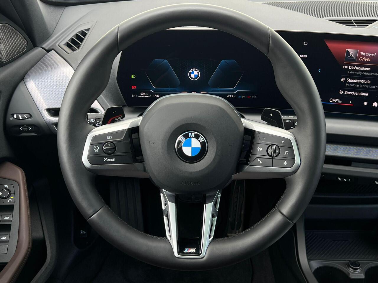 BMW 1-SERIE 120i 5drs. M-Sportpakket | Trekhaak | Harman/Kardon | Driving Assistant Plus | Panoramadak