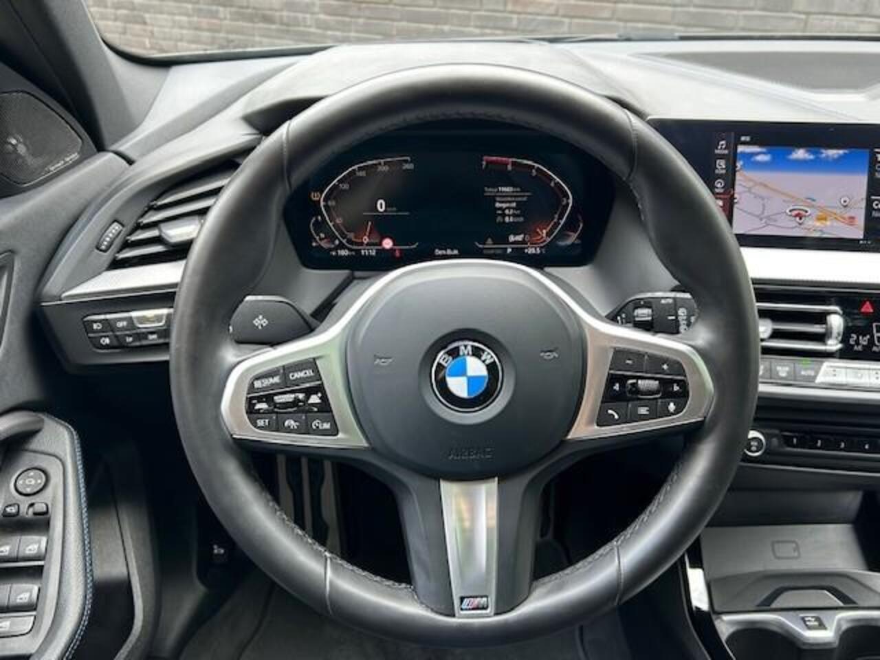 BMW 1-SERIE 118i M-Sport l Panorama l Harman/Kardon l M-sport l Apple Carplay l