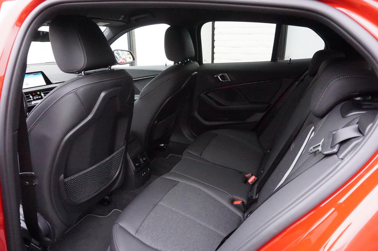 BMW 1-SERIE 118i SPORTLINE | Apple Carplay | Half Leder | Live Cockpit