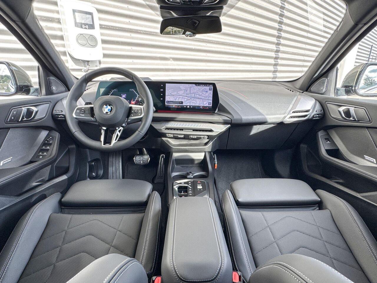 BMW 1-SERIE 120 M Sportpakket Pro / Innovation Pack / Comfort Access / Panoramadak