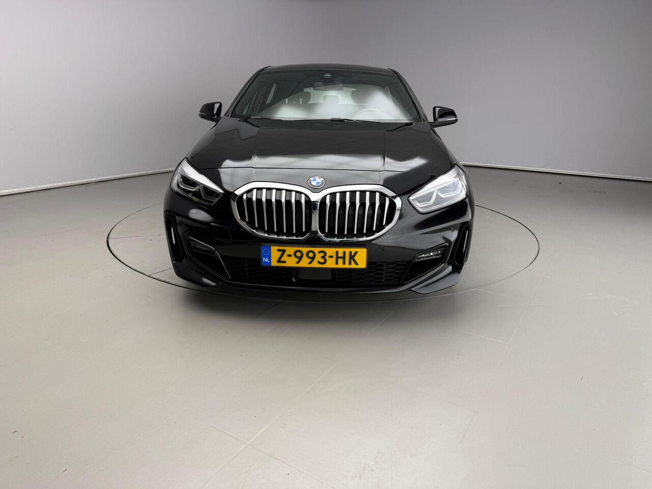 BMW 1-SERIE 5-deurs 118i | M-Sportpakket | LED | Navigatie | Sportstoelen | Sportonderstel | DAB | Alu 17 inch