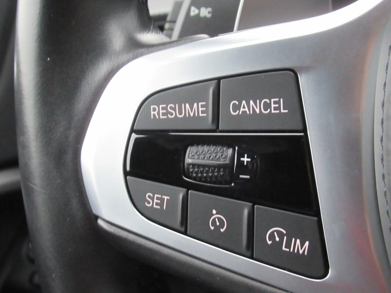 BMW 1-SERIE M135i xDrive Executive Edition 306 PK, Full LED / Carplay / PDC / Stoelverwarming / 19' M dubbelspaak velgen