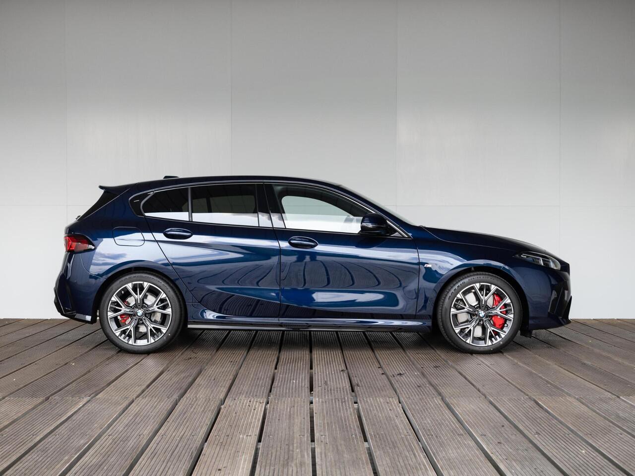 BMW 1-SERIE 120 | M Sportpakket Pro | Premium Pack | Verwarmd Stuurwiel | Comfort Access | Achteruitrijcamera | Stoelverwarming | Harman-Kardon | Ekris Selection