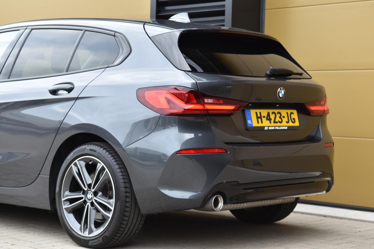 BMW 1-SERIE 118i Executive Edition * Sport line * Lichtpakket * Apple CarPlay * PDC *
