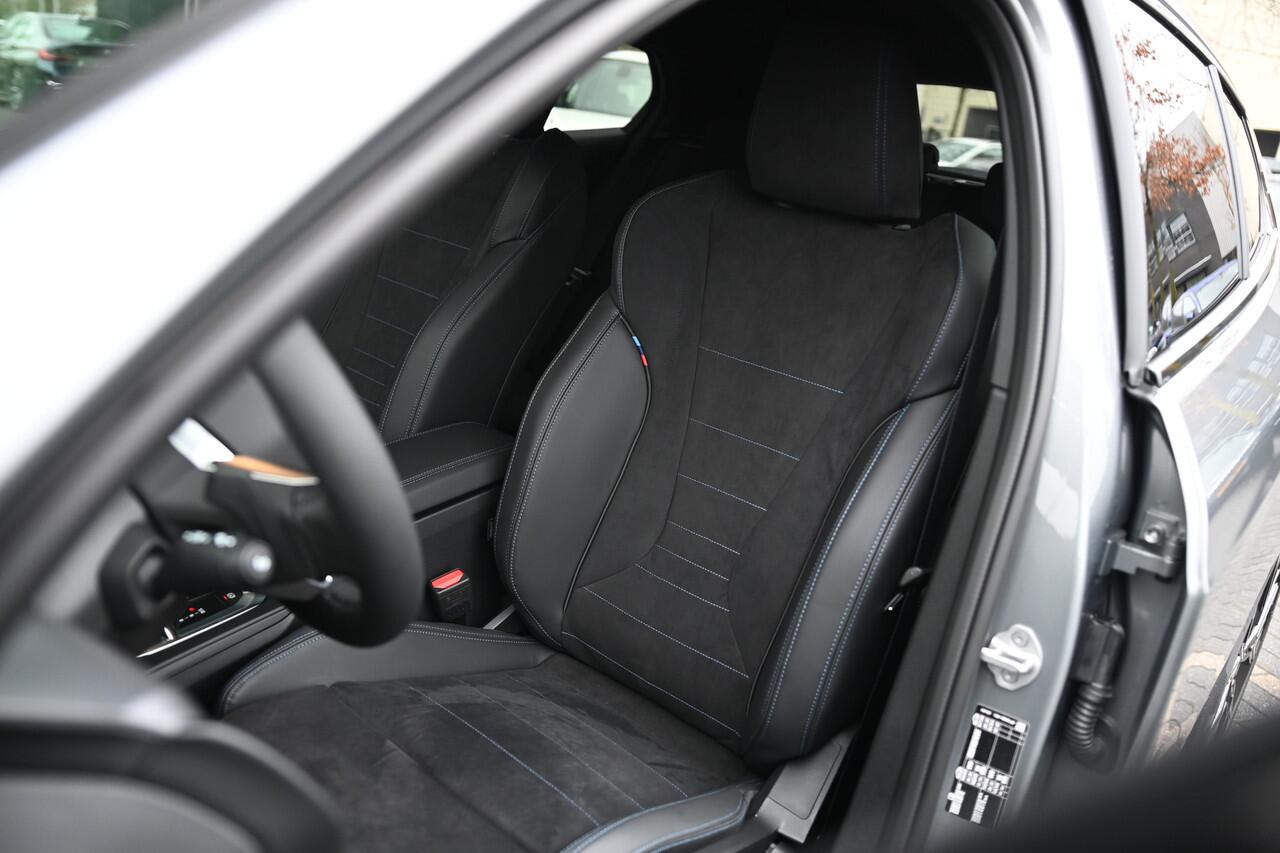 BMW 1-SERIE 120 M Sport Automaat / Sportstoelen / Achteruitrijcamera / M Adaptief onderstel / Parking Assistant / Stoelverwarming