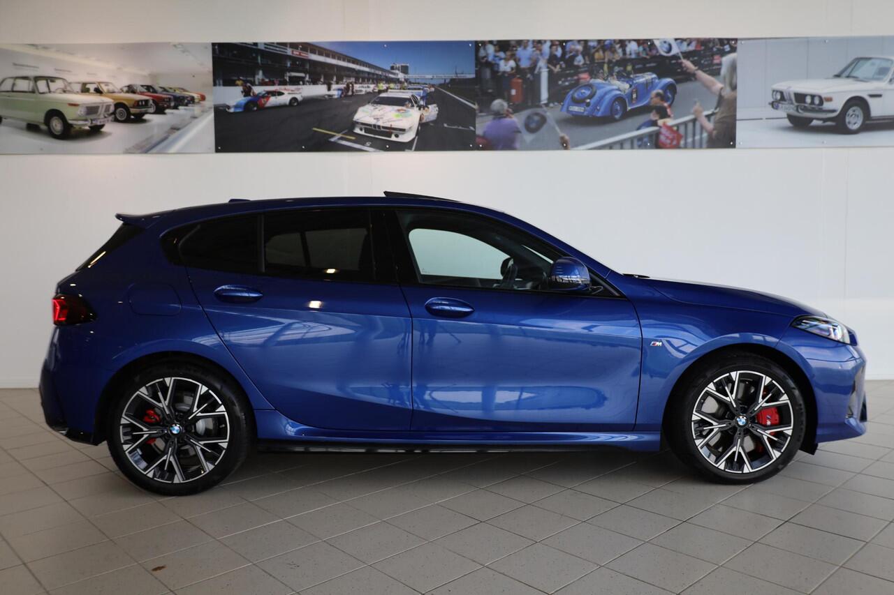 BMW 1-SERIE 120 | M Sportpakket Pro | Premium Pack | Panorama Dak | Trekhaak